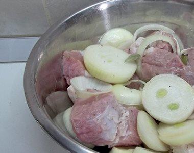 Способы приготовления вкусного шашлыка в духовке из свинины